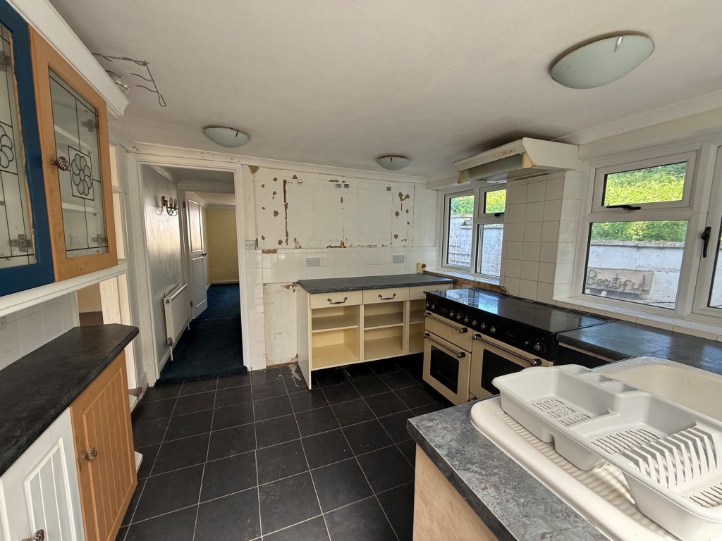 Lot: 177 - COTTAGE FOR IMPROVEMENT - Kitchen with fitted worktops
